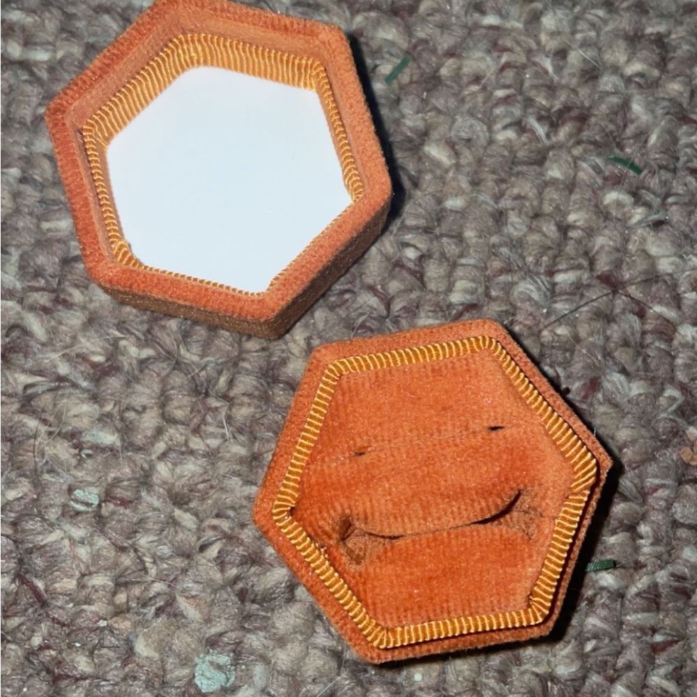 Terracotta rust ring box